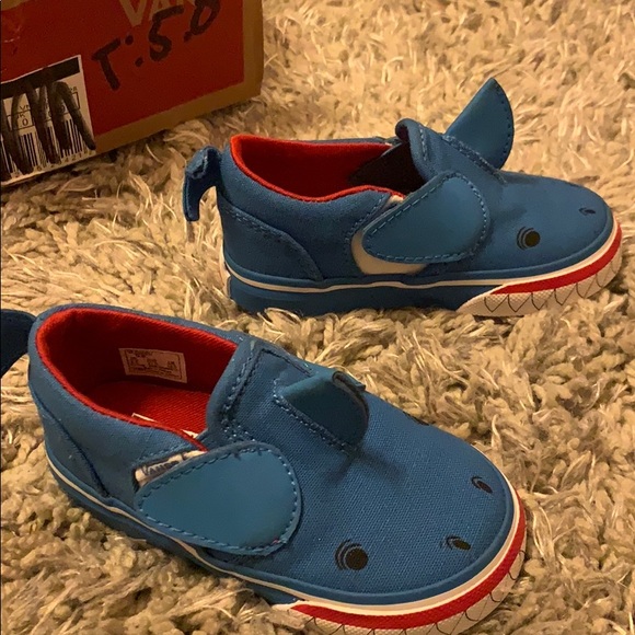 Toddler vans shark slip ons - Picture 3 of 5